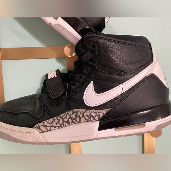 Jordan Legacy 312 High top Sneakers - Picture 5 of 9